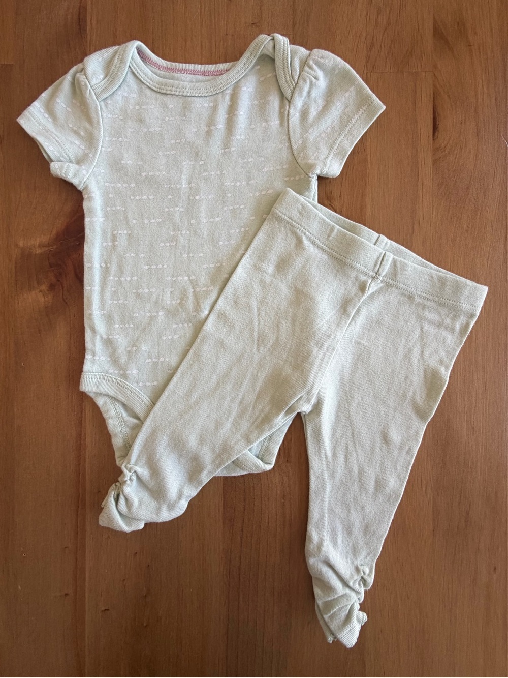 CLOUD ISLAND RUCHED LEGGING OUTFIT